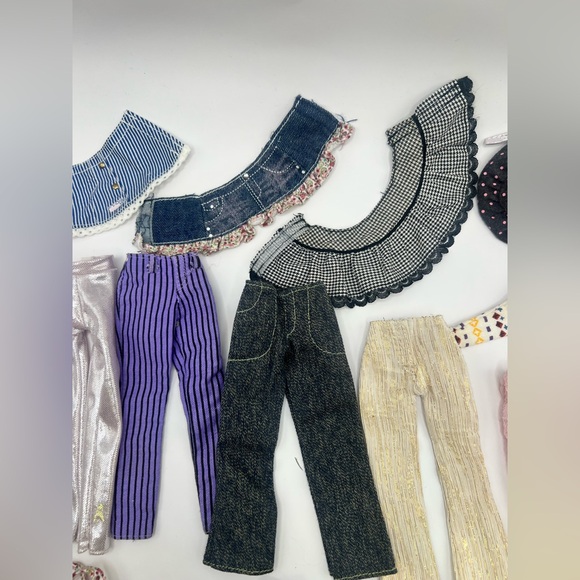 Assorted Doll Clothes Set that can fit Barbie. - Picture 10 of 16